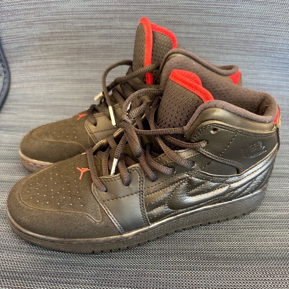 Jordan Retro 1 99 youth Size 6